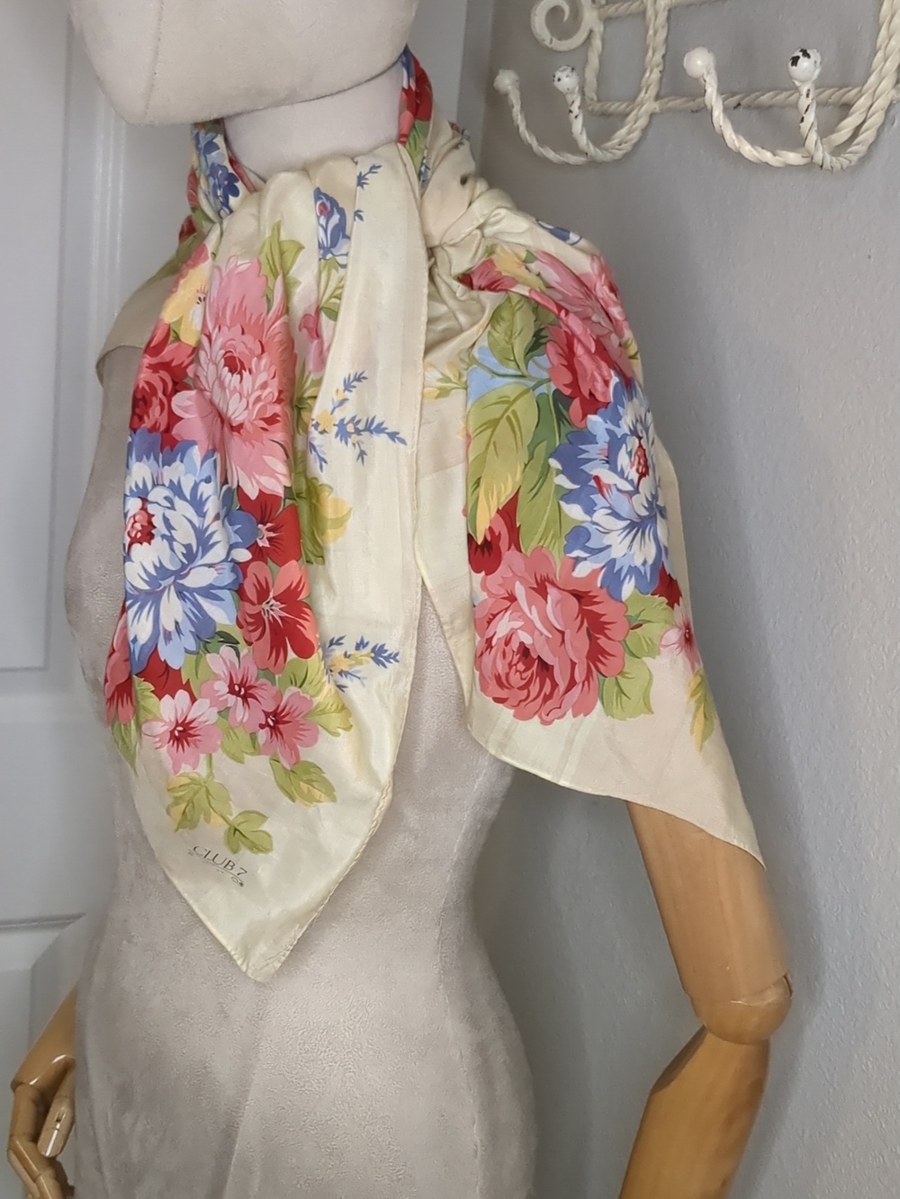 Vintage 60s Floral Cottage Core Scarf Pink Ivory Rose Garden Print Echo Club 7